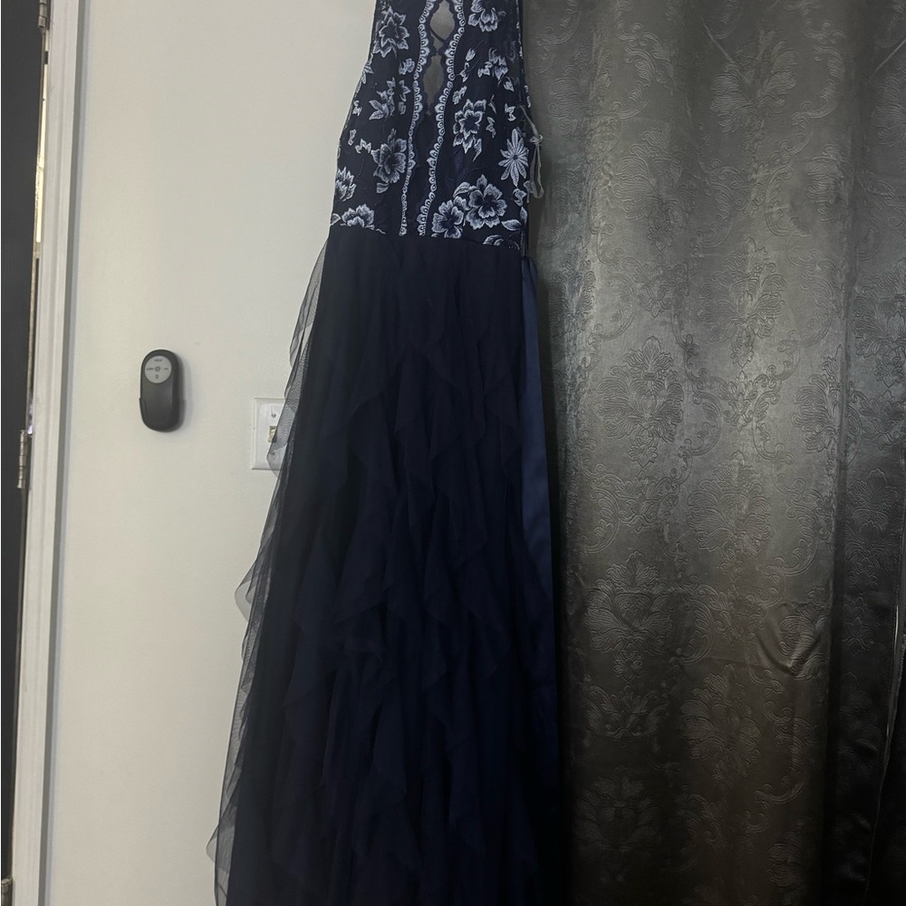 Elegant Navy Blue Lace Evening Gown